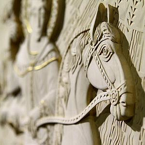 «Живая традиция». Выставка резной деревянной иконы Инессы и Рашида Азбухановых в Дмитрове.