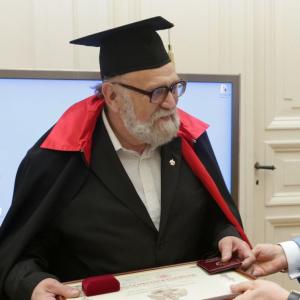 К 85-летию почётного члена РАХ Владимира Евгеньевича Никифорова