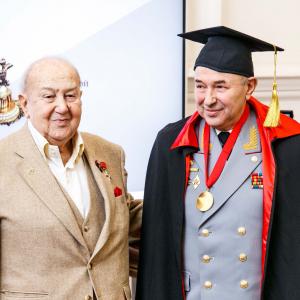 К 75-летию почетного члена РАХ Николая Николаевича Мухина