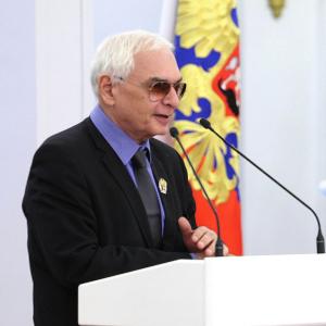 Вручение Государственной премии РФ почетному члену РАХ К.Г.Шахназарову