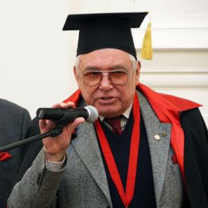 К 85-летию почетного члена РАХ Евгения Юрьевича Сидорова