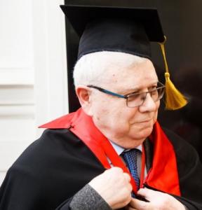 К юбилею почетного члена РАХ Виктора Акулова 