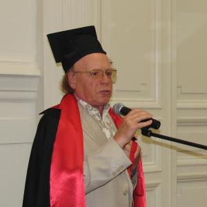 К 90-летию почетного члена РАХ Эдвард Станиславович Радзинский