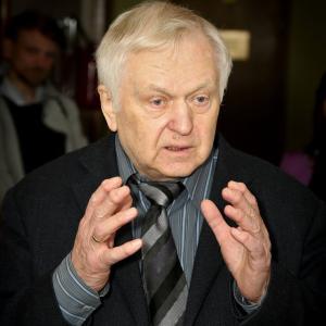 К 90-летию почётного члена РАХ Владимира Андреевича Гуляева
