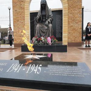 В Дагестане открыт мемориальный комплекс «Скорбящая мать» работы члена-корреспондента РАХ Ш.Шахмарданова