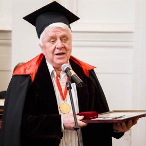 К 75-летию почетного члена РАХ Эдуарда Порфирьевича Панова