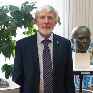 К 70-летию почётного члена РАХ Вячеслава Чарльзовича Гоноболина