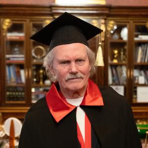 К 85-летию почетного члена РАХ Александра Андреевича Кариха