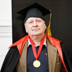 К 70-летию почётного члена РАХ Вадима Викторовича Кондратьева
