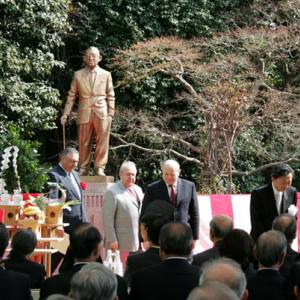 Открытие памятника бывшему премьер-министру Японии Итиро Хатояме работы Зураба Церетели в Токио