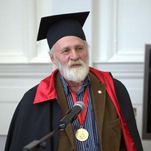 К 80-летию почётного члена РАХ Евгения Александровича Русова