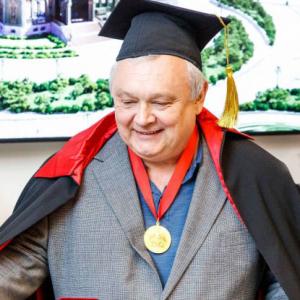 К 60-летию почетного члена РАХ Алексея Викторовича Компанцева