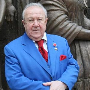 Церемония вручения Ордена Почетного легиона  Франции президенту Российской академии художеств З. К. Церетели.