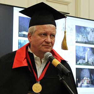 К 60-летию почётного зарубежного члена РАХ Ежи Устиновича