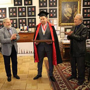 Вручение регалий почетного члена РАХ Андрею Владимировичу Ковалеву