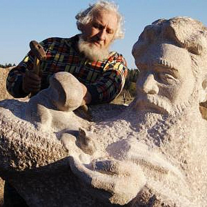 К 70-летию почетного члена РАХ Вячеслава Семеновича Пилипера