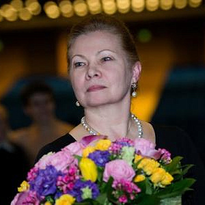 К юбилею почетного члена РАХ Марины Леоновой 