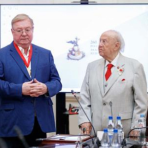 Вручение регалий Почетного члена РАХ Сергею Степашину в рамках заседания Российской академии художеств и Императорского православного палестинского общества