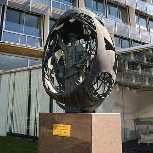 Открытие памятника «Рождение Нового Человека» в штаб-квартире ЮНЕСКО (Париж)