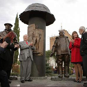 Открытие в Тбилиси скульптурной композиции, посвященной персонажам  фильма Г. Данелия «Мимино» работы З.К.Церетели 