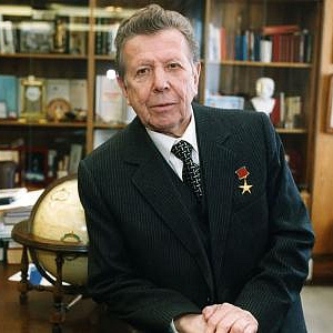 К 90-летию  Евгения Ивановича Чазова