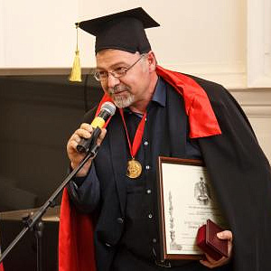 К 60-летию почетного члена РАХ Романа Ивановича Ляпина