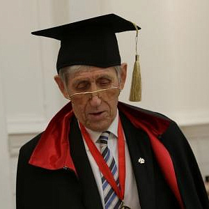 К юбилею почетного члена РАХ Асара Сафиулина 