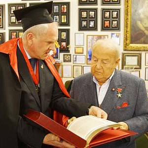 Вручение регалий почетного члена Российской академии художеств А.Ю.Воронину