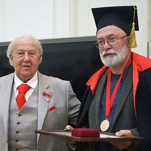 К 70-летию почетного члена РАХ Евгения Савватьевича Верещагина