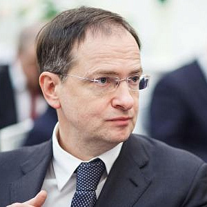 К юбилею почетного члена РАХ Владимира Мединского 