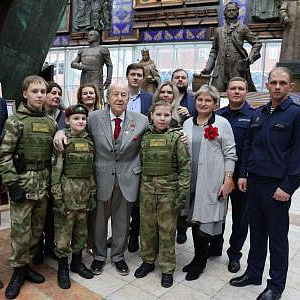 Президент РАХ З.К.Церетели посетил открытие выставки, посвященной Дню Героев Отечества, в МВК РАХ 