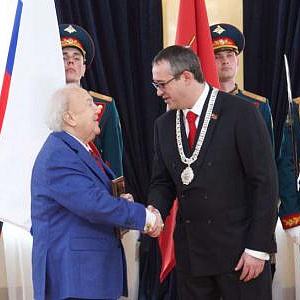 Президент РАХ З.К.Церетели награжден Почетной грамотой Мосгордумы