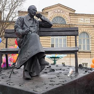 Памятник Сергею Михалкову работы А.Рукавишникова открыт в Пятигорске