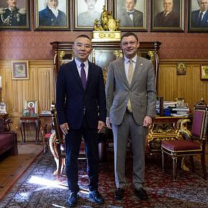 Делегация из Сычуаньской академии изящных искусств посетила Российскую академию художеств 