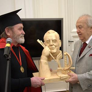 К 75-летию почетного члена РАХ Леонтия Андреевича Усова