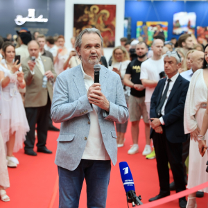 XV фестиваль современного искусства «Традиции и современность» в Гостином дворе. Фото: Виктор Берёзкин, пресс-служба РАХ