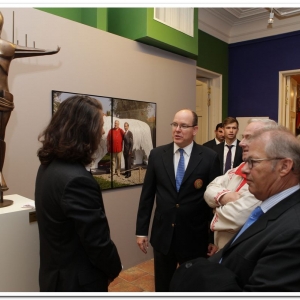06.10.2013. Посещение князем Монако Альбером II выставки произведений М.Морнара в Галерее искусств Зураба Церетели. Фото С.Шагулашвили 