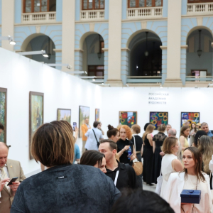 XV фестиваль современного искусства «Традиции и современность» в Гостином дворе. Фото: Виктор Берёзкин, пресс-служба РАХ