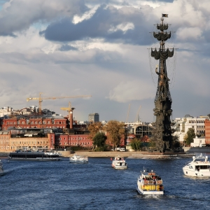 5 сентября 1997 года состоялось открытие «Памятника в ознаменование 300-летия Российского флота. Петр I», работы З.К.Церетели