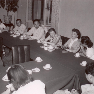 Нина Александровна Дмитриева в Китае. Слева Н.А.Виноградова. 1957. Фото из архива семьи Н.А. Дмитриевой