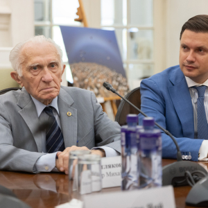 Вручение регалий почётных членов РАХ 30 мая 2025 года и фотовыставка «Природа без границ» Фукуда Тосидзи в Российской академии художеств. Фото: Виктор Берёзкин, пресс-служба РАХ