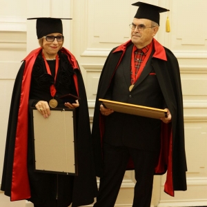 На заседании Президиума РАХ 13 ноября 2012 года. Вручение регалий почетного члена РАХ Инне Чуриковой и Глебу Панфилову. Фото: Серги Шагулашвили для РАХ.