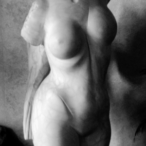 Д.С.Члаидзе. Ника. 2006 г. Алебастр. 70х30×х40. Коллекция и фото - автора.