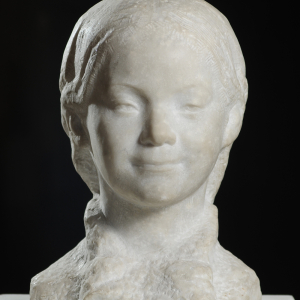 Неверов А.И. Портрет дочери. 1986. Мрамор, вырубание. 32х22,5х21,5. Национальная галерея Республики Коми. Фото музея