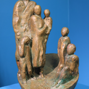 Г.В. Франгулян. Семья. 1991. Мрамор, скульптурная резьба. 27х27х17. Собственность автора. Фото Виктора Берёзкина, пресс-служба РАХ