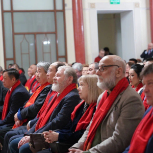 Первый вице-президент РАХ В.Г.Калинин и члены Президиума приняли участие в открытии выставки в Китайском культурном центре в Москве. Фото: Сяо Хуа