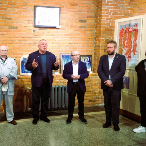 Участники творческой встречи художников 13 октября 2023 года в экспозиции «Топография пространства» во Владикавказе. Фото: Л.А. Лизина
