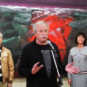 Седьмая межрегиональная академическая выставка «Красные ворота / Против течения» в Саратове. К. Худяков открывает выставку в СГХМ
