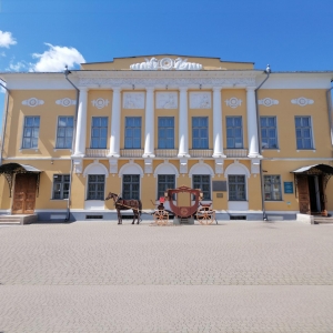 Усадьба Билибиных – Чистоклетовых, памятник архитектуры XIX века, в котором  располагается основная экспозиция Калужского музея изобразительных искусств.