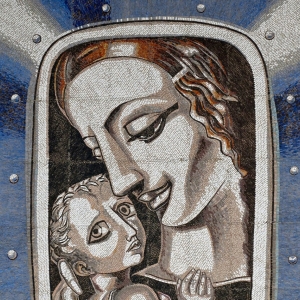 Л.Г. Полищук (1925-2022), С.И. Щербинина (1930-2017). Мозаика «Сургутская Мадонна» а аэропорту Сургута. 1980-1981. Смальта, 70 кв.м.